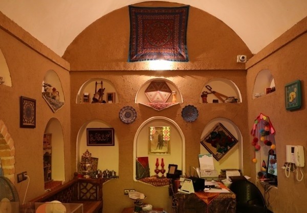 فضای داخلی اتاق ها اقامتگاه بومگردی عمو مشهدی رضا ورامین